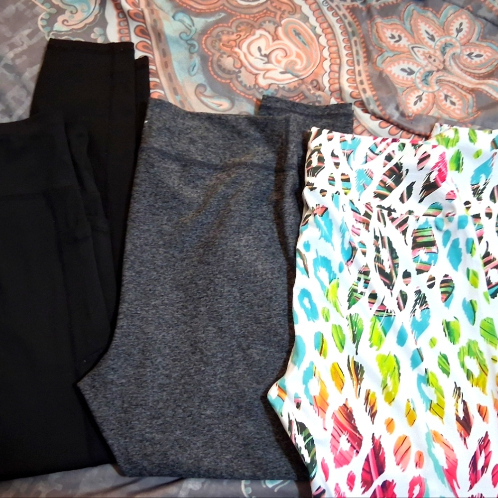 Weekends Suze Large Lot Of 3 Leggings BlacK Grey Multi Animal Print Avia